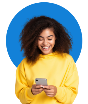 Junge Frau mit Blick auf das Smartphone: Behalte stets den Überblick